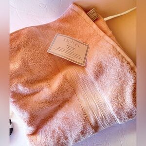 NWT - Hotel 1pc Pink Cotton Bath Towel